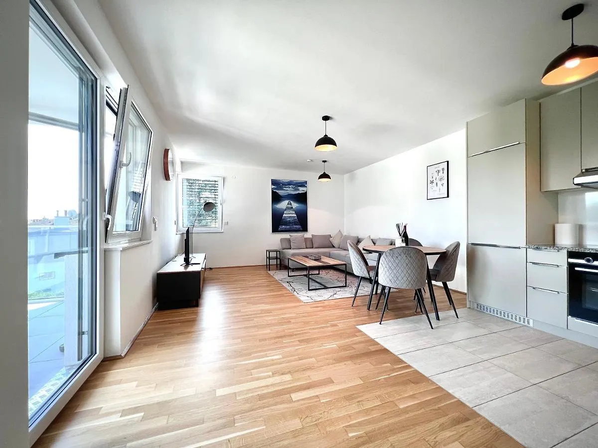 Apartment Schonbrunn Vienna