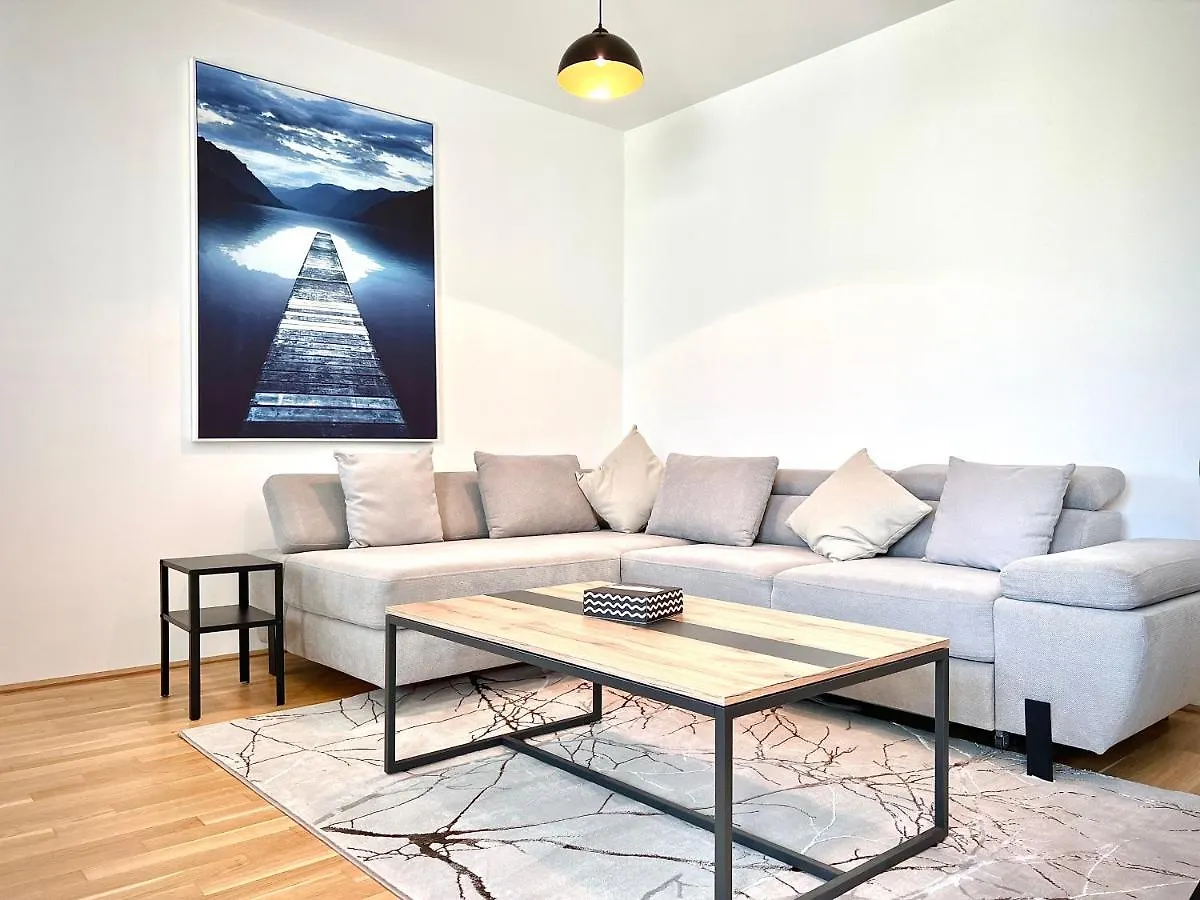 Apartment Schonbrunn Vienna
